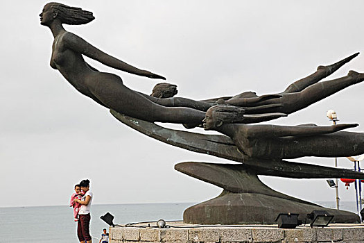 大东海的广场雕塑,海南三亚