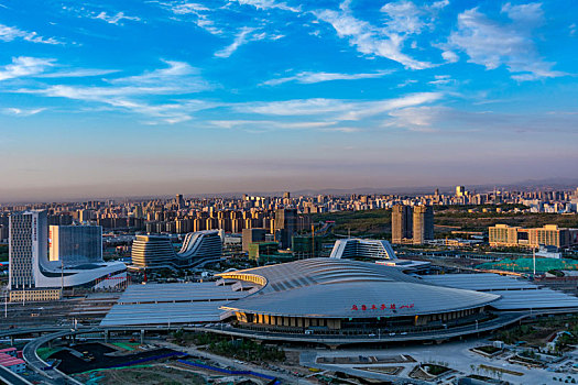 俯瞰乌鲁木齐新客站夜景全景