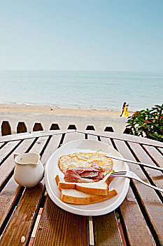 厦门鼓浪屿海边的早餐