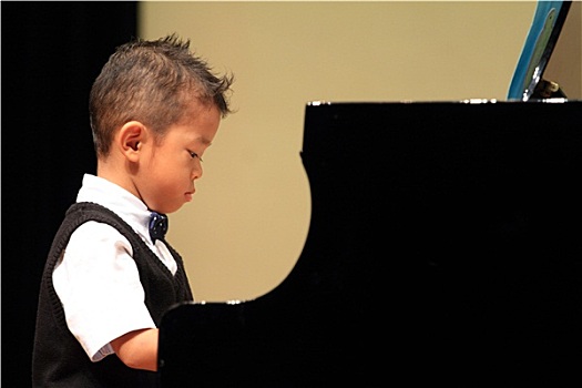 日本人,男孩,演奏,钢琴