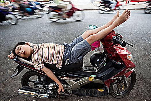越南,胡志明市,男孩,睡觉,摩托车