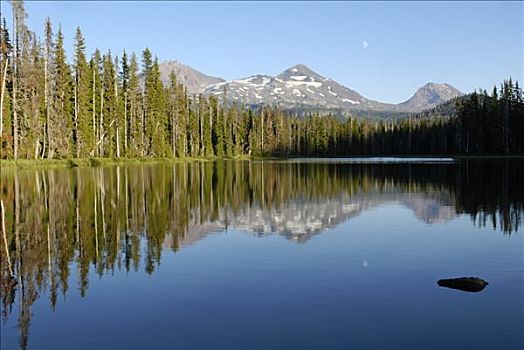 湖,北方,中间,姐妹,火山,喀斯喀特山脉,俄勒冈,美国