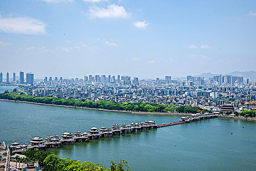 远眺广东潮州城韩江上中国四大古桥------广济桥
