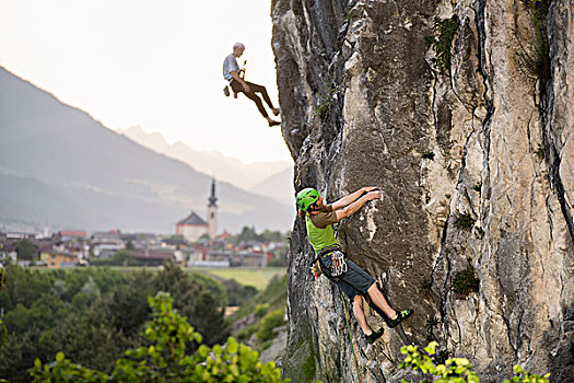 攀登,岩石墙,登山绳降,后面,提洛尔,奥地利,欧洲
