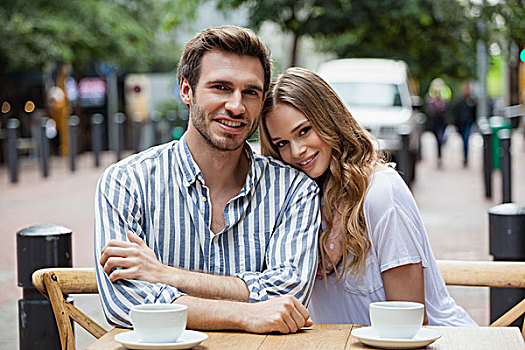 头像,微笑,坐,夫妇,街边咖啡厅,城市