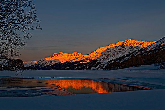 高山,发光,冰冻,湖,看,多,顶峰,上恩嘎丁,瑞士,欧洲