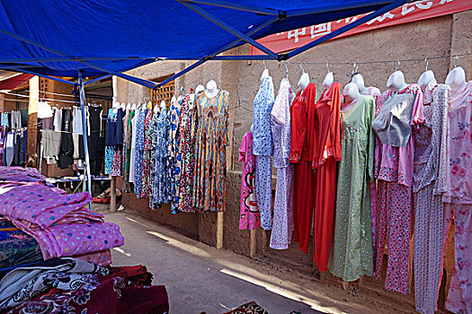 新疆鄯善县鲁克沁镇老城里的自由市场