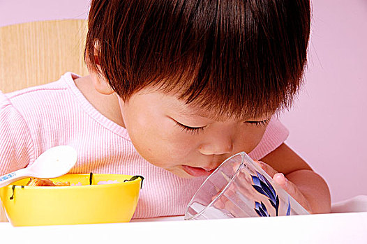 《偷偷藏不住》电视剧免费观看