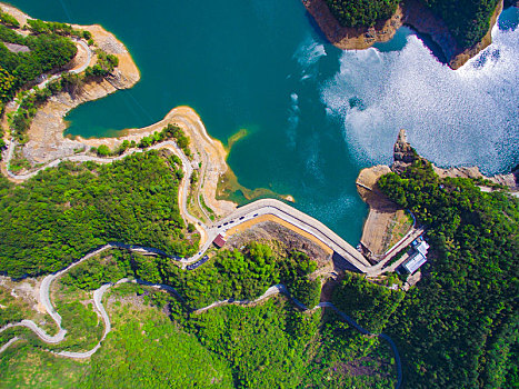 浙江,台州,天台县,龙溪乡,阳光,龙溪水库,山顶,俯瞰,航拍,山路,全景,青山绿水,水库