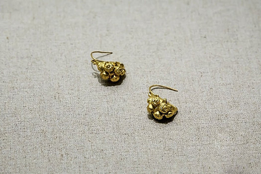 中国安徽博物院馆藏文物宋代花果纹金耳环