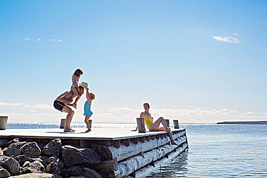 年轻家庭,码头,瑞典