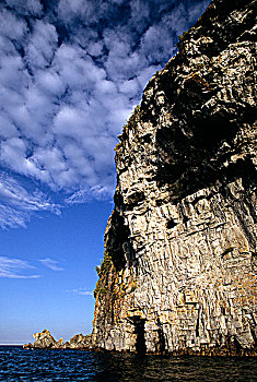 悬崖,尼亚加拉,乔治亚湾,洞穴,布鲁斯半岛国家公园,安大略省,加拿大