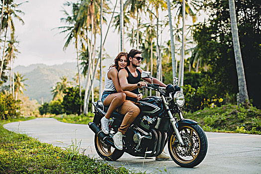 年轻,情侣,骑,摩托车,乡村道路,甲米,泰国