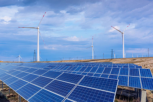 太阳能电池板和风力发电设备