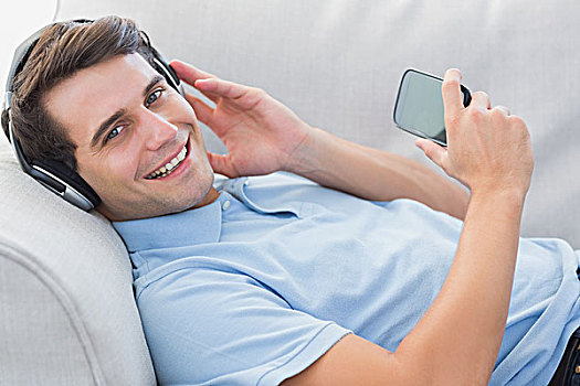 一个,男人,头像,享受,音乐,智能手机,沙发