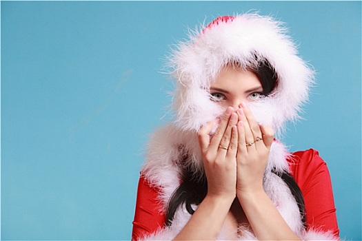女人,戴着,圣诞老人装,遮盖,脸,蓝色背景