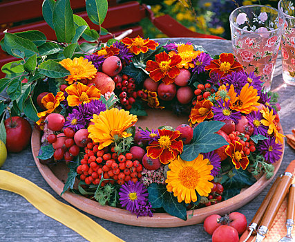 桌面花环,万寿菊,金盏花,浆果,首饰