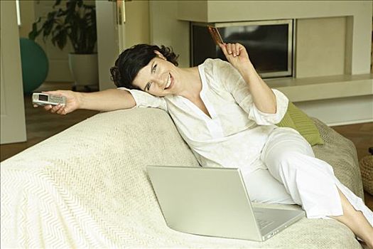 女人,笔记本电脑,沙发,上网冲浪,网恋,互联网,购买