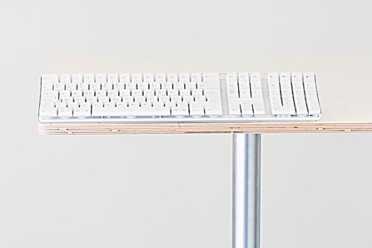 电脑键盘,桌上