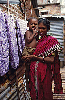 孕妇,户外,小屋,棚屋,城镇,怀孕,穷,女人,孟加拉,工作,幸存,琐务,清洁,家,洗,布,收集
