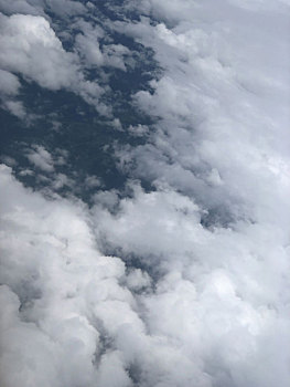 温州到贵阳的飞机上航拍蓝天白云和大地
