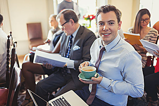 头像,微笑,商务人士,喝咖啡,使用笔记本,商务,会议,观众