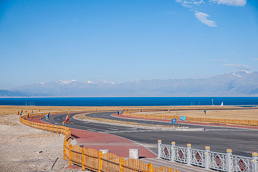 新疆伊犁州赛里木湖景区公路