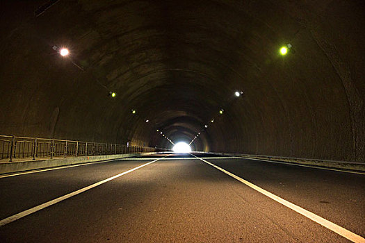 上海没有车辆的隧道