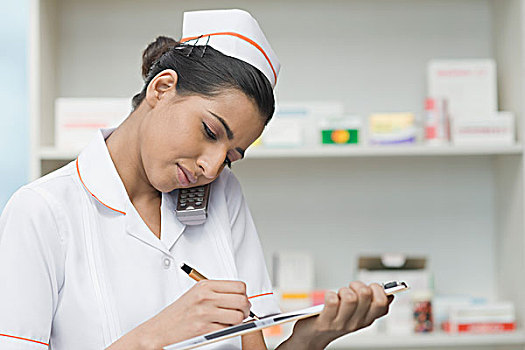 女护士,文字,写字板,交谈,手机,印度