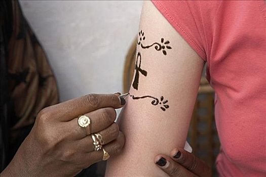 纹身,艺术家,给,女人,指甲花纹身,阿斯旺,埃及