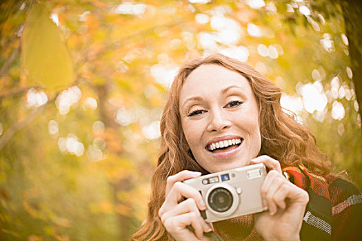 头像,热情,女人,数码相机,秋天,树