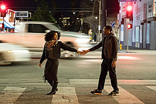 情侣,握手,人行横道,洛杉矶,加利福尼亚,美国