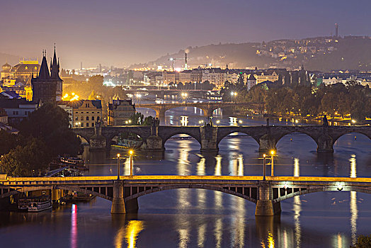 桥,伏尔塔瓦河,夜晚