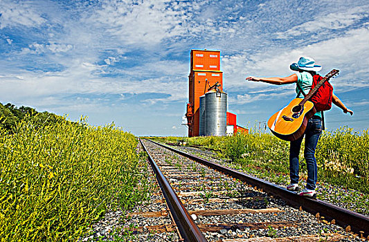 18岁,女孩,吉他,走,铁路,谷仓,背景,曼尼托巴,加拿大