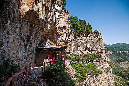 山西省宁武县芦芽山景区芦芽山悬崖古栈道观音殿寺院