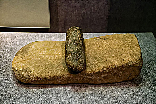 中国古代裴里冈文化石磨盘石磨棒