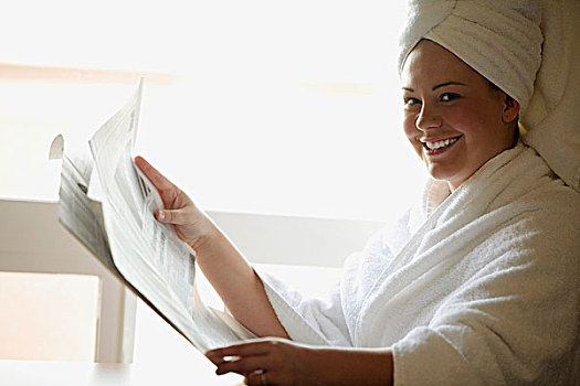 女人,读报,长袍,毛巾