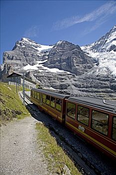 客运列车,少女峰,通过,风景,山峦,背景,山,艾格尔峰,伯恩高地,瑞士