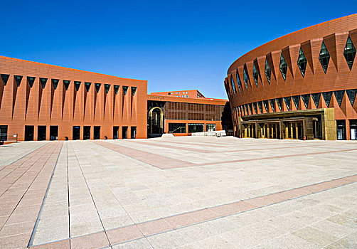 清華大學(xué)校史館建筑外觀與地面廣場(chǎng)