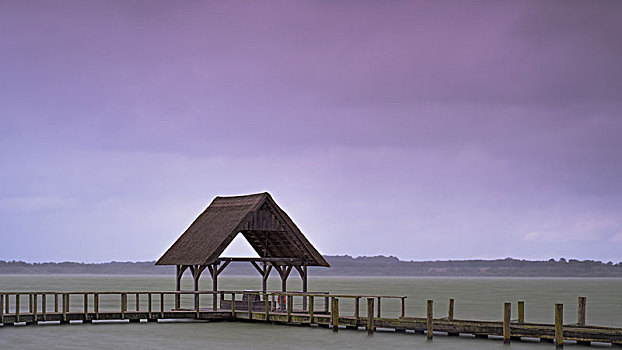 码头,茅草屋顶,湖