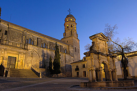 喷泉,大教堂,16世纪,黃昏,巴埃萨,哈恩省,安达卢西亚,西班牙,欧洲