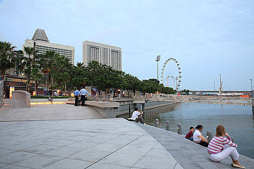 新加坡鱼尾狮公园商务区游人摩天轮
