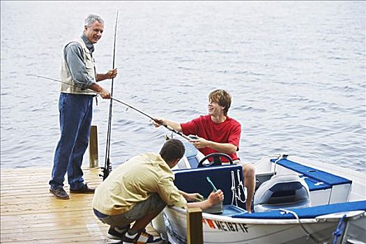 男人,青少年,钓鱼,贝尔格莱德湖区,缅因,美国