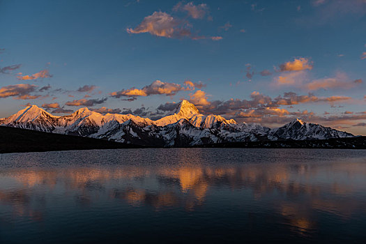 贡嘎雪山