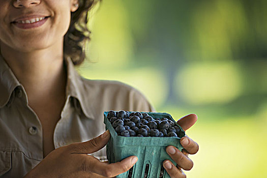 女人,扁篮,清新,蓝莓,无核水果