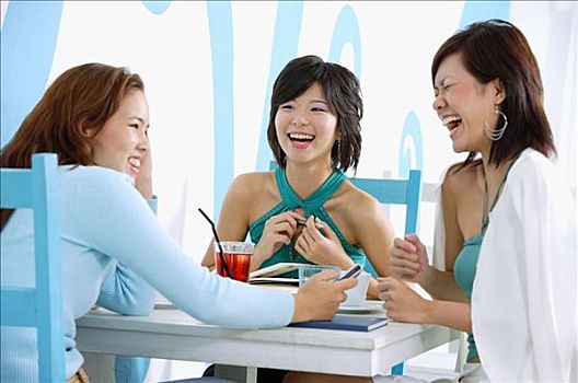 三个女人,年轻,坐,咖啡,笑