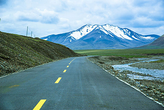 雪山草原公路