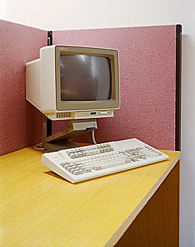 ibm,死了的,桌面,电脑,键盘,坐,书桌,粉色,显示屏,后面