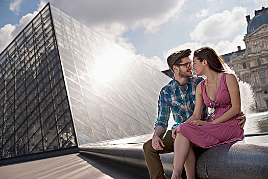 坐,夫妇,水池,院落,卢浮宫,大,玻璃金字塔