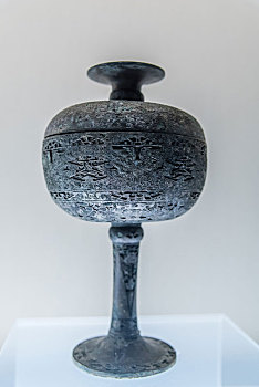上海博物馆的战国早期镶嵌几何纹豆